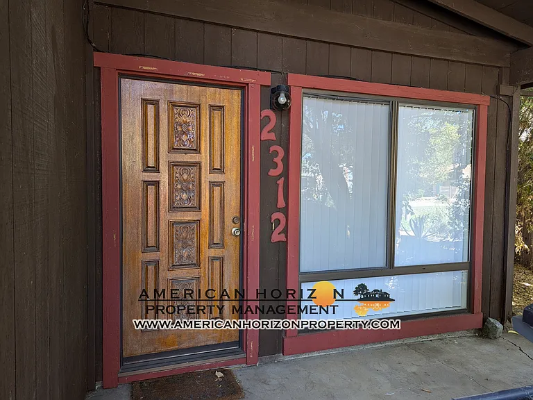 2312 E 8th St — Photo 2