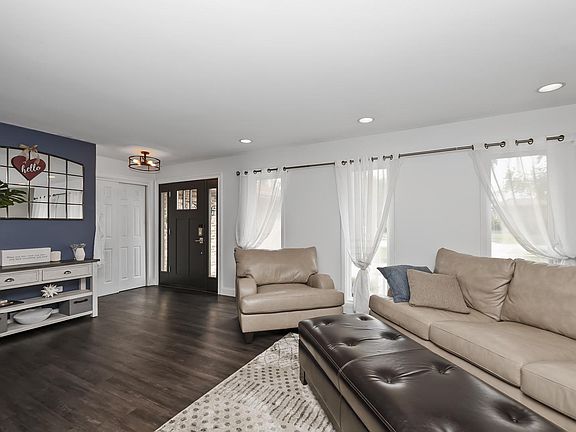 4th image of 65 Rosewood Ln
