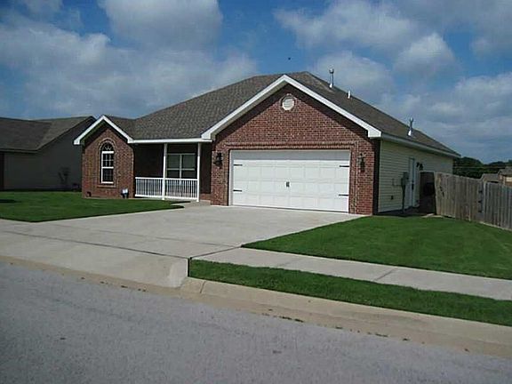 3rd image of 1306 Latisha Ln