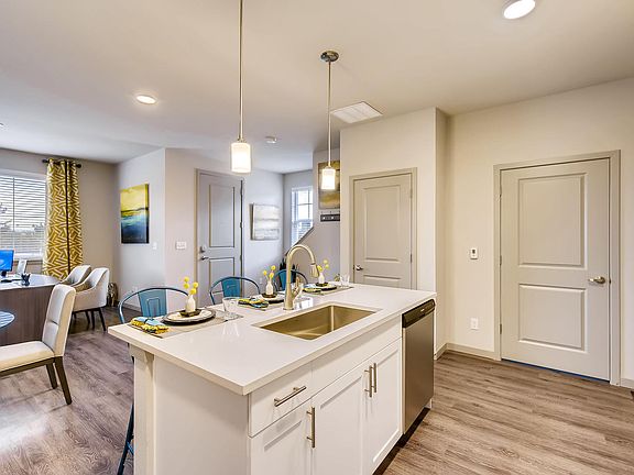 Outlook Biscay ; Aurora, CO Apartments