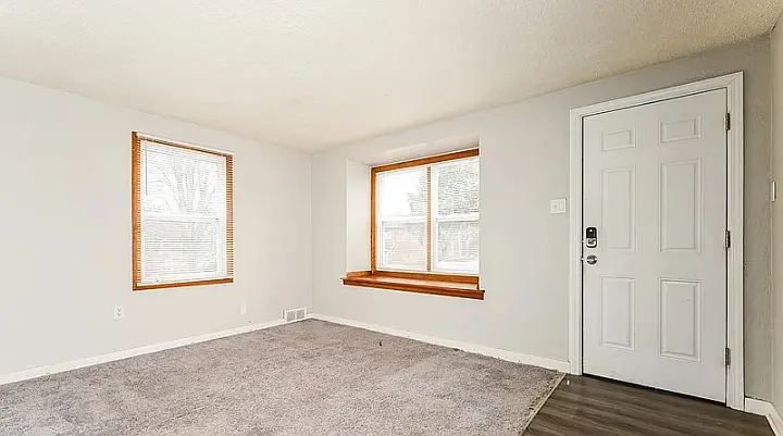 Lee Dr — Photo 4