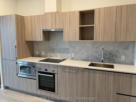 4th image of 19 Bathurst St #4202