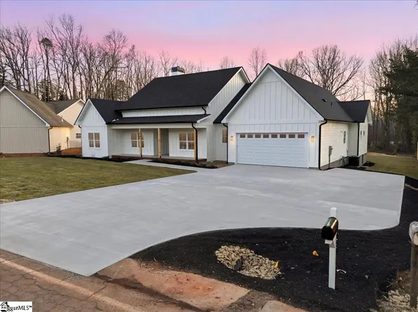 3506 State Park Rd, Greenville, SC 29609