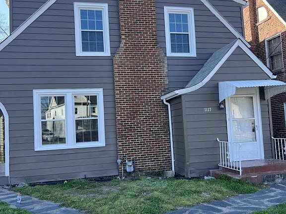 2nd image of 1117 N Main St