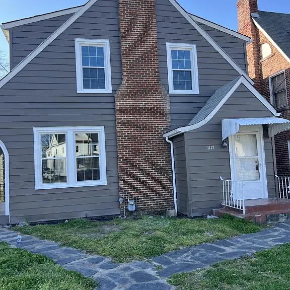 1117 N Main St — Photo 2