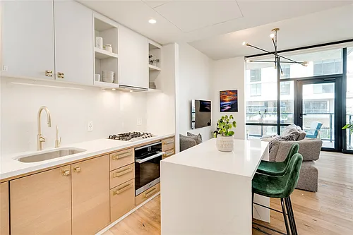 70 Rainey St Photo 1