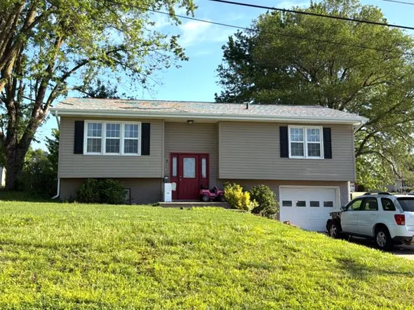 8 W 15th St, Carrollton, MO 64633