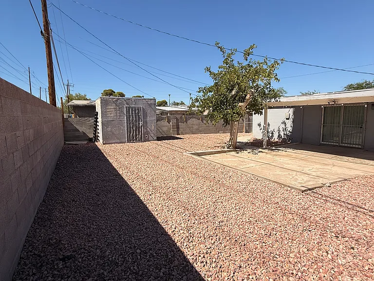2753 Talbot St — Photo 66