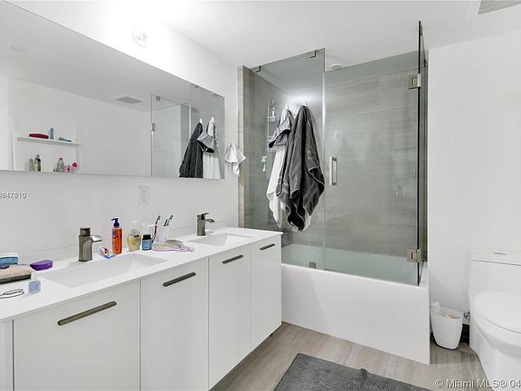 3rd image of 1300 Brickell Bay Dr APT 1605