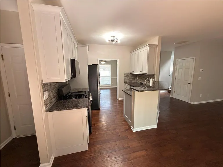 5706 Amberside Ln — Photo 16