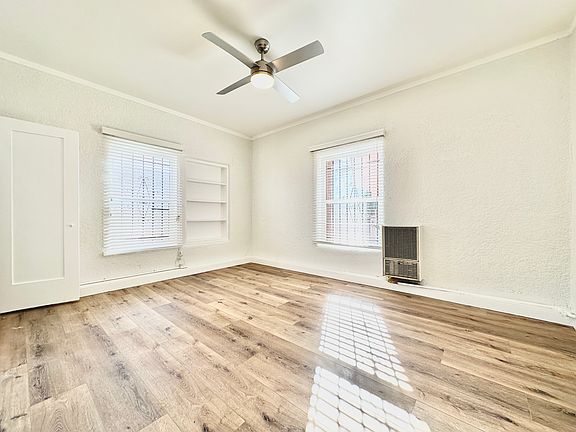 4th image of 426 S Manhattan Pl APT 209