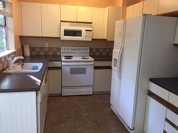 Kitchen - Corian counters