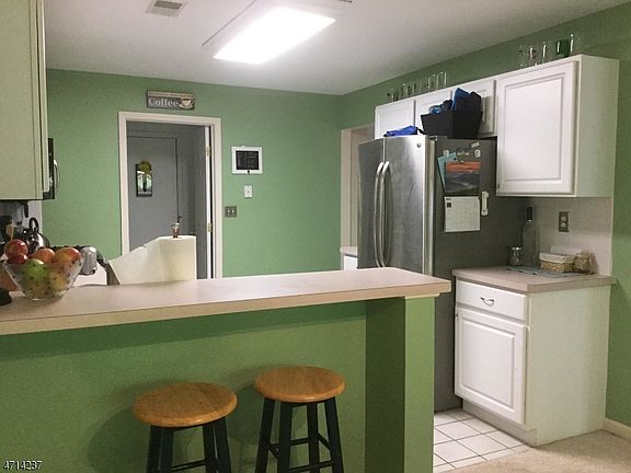 5th image of 8 Sweet Water Ln