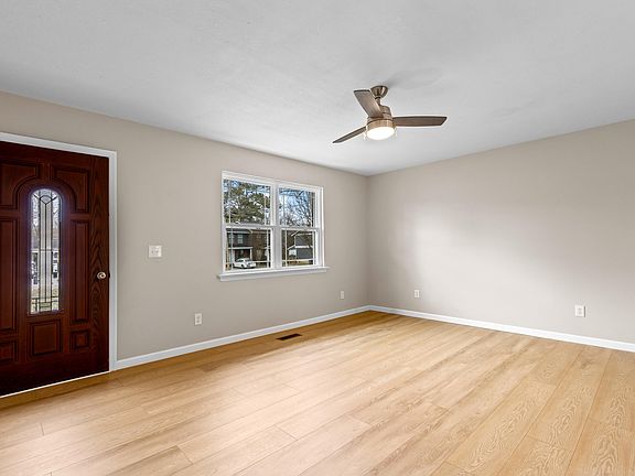 4th image of 1114 McBrien Rd