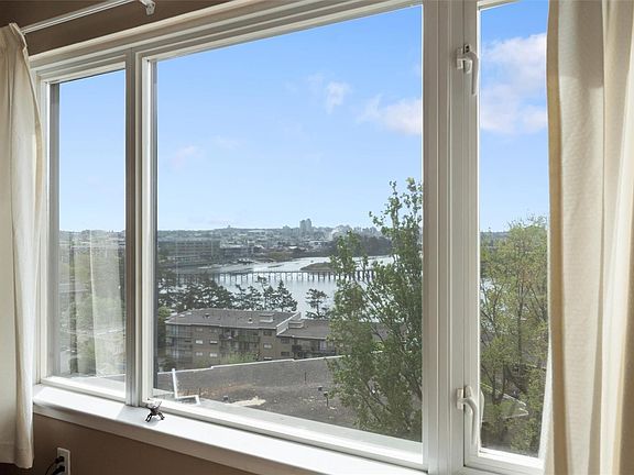 4th image of 103 Gorge Rd E #703
