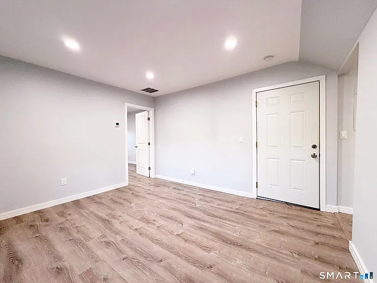 310 Alden Ave #B — Photo 9