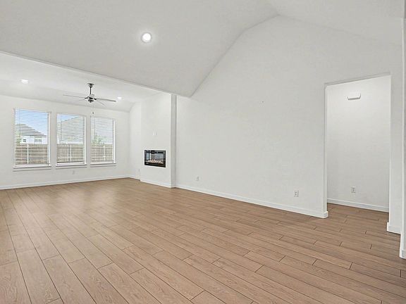 5th image of 2653 Keokuk St