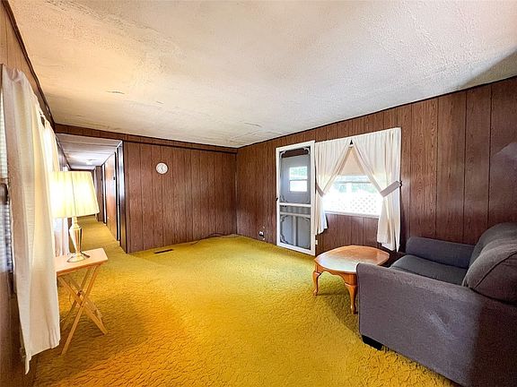4th image of 106 Grossman Dr