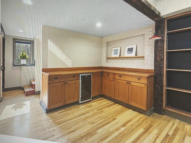 101 Hunt Dr — Photo 2
