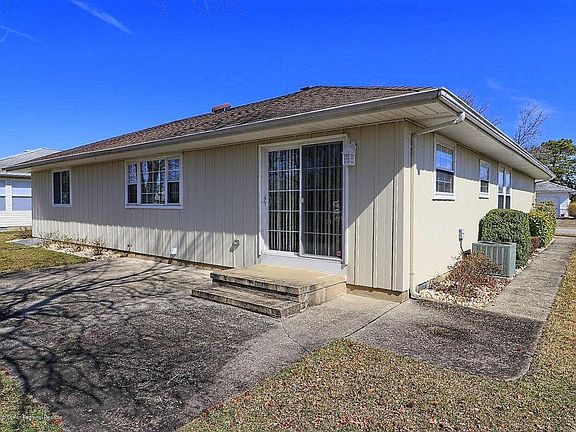 3rd image of 63 Castle Harbor Dr