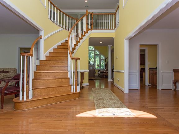 2nd image of 34 Sentry Ct
