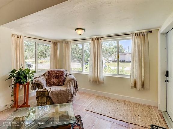 2nd image of 927 SW 21st Ct