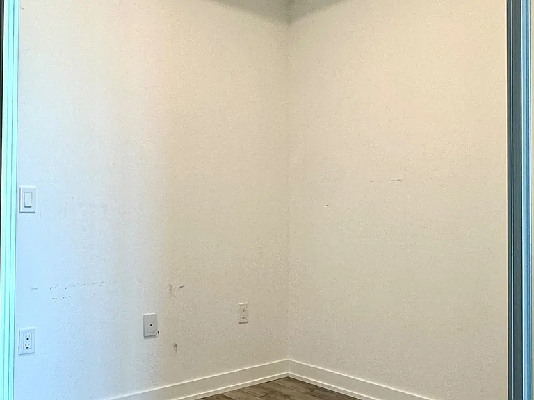 1005 Dundas St E #624 — Photo 8