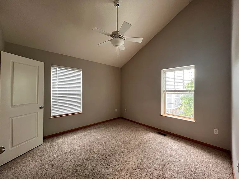 330 NE Olivewood — Photo 11