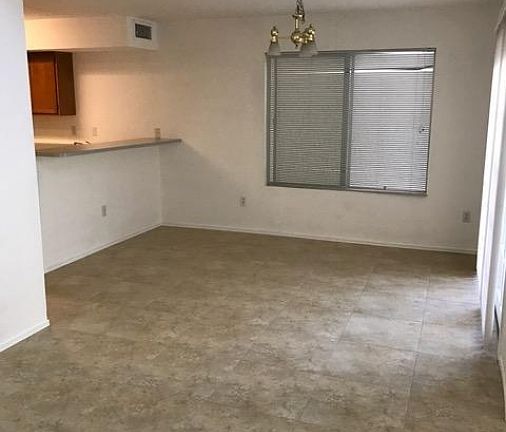 4th image of 472 S Sunrise Dr