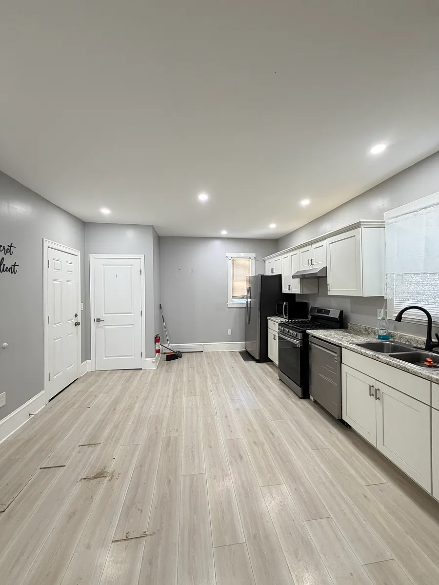 Building Photo - 46 Edwin St #1