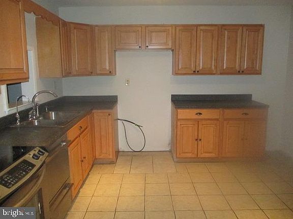 2nd image of 202 Saddlebrook Dr