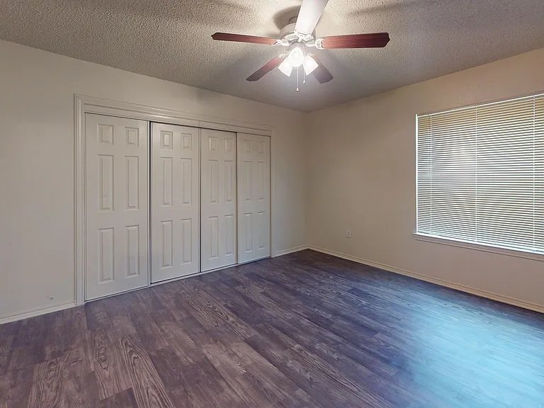 515 W Mulberry St — Photo 3