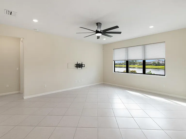 471 SE Vallarta Dr — Photo 10