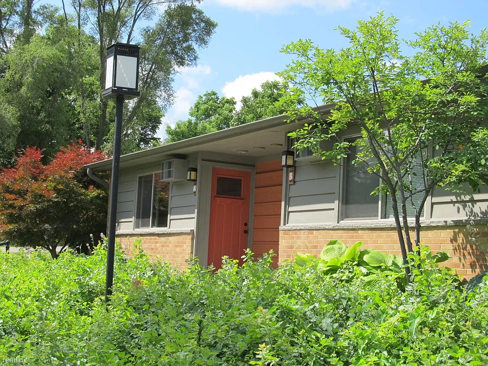 dexter exterior 009