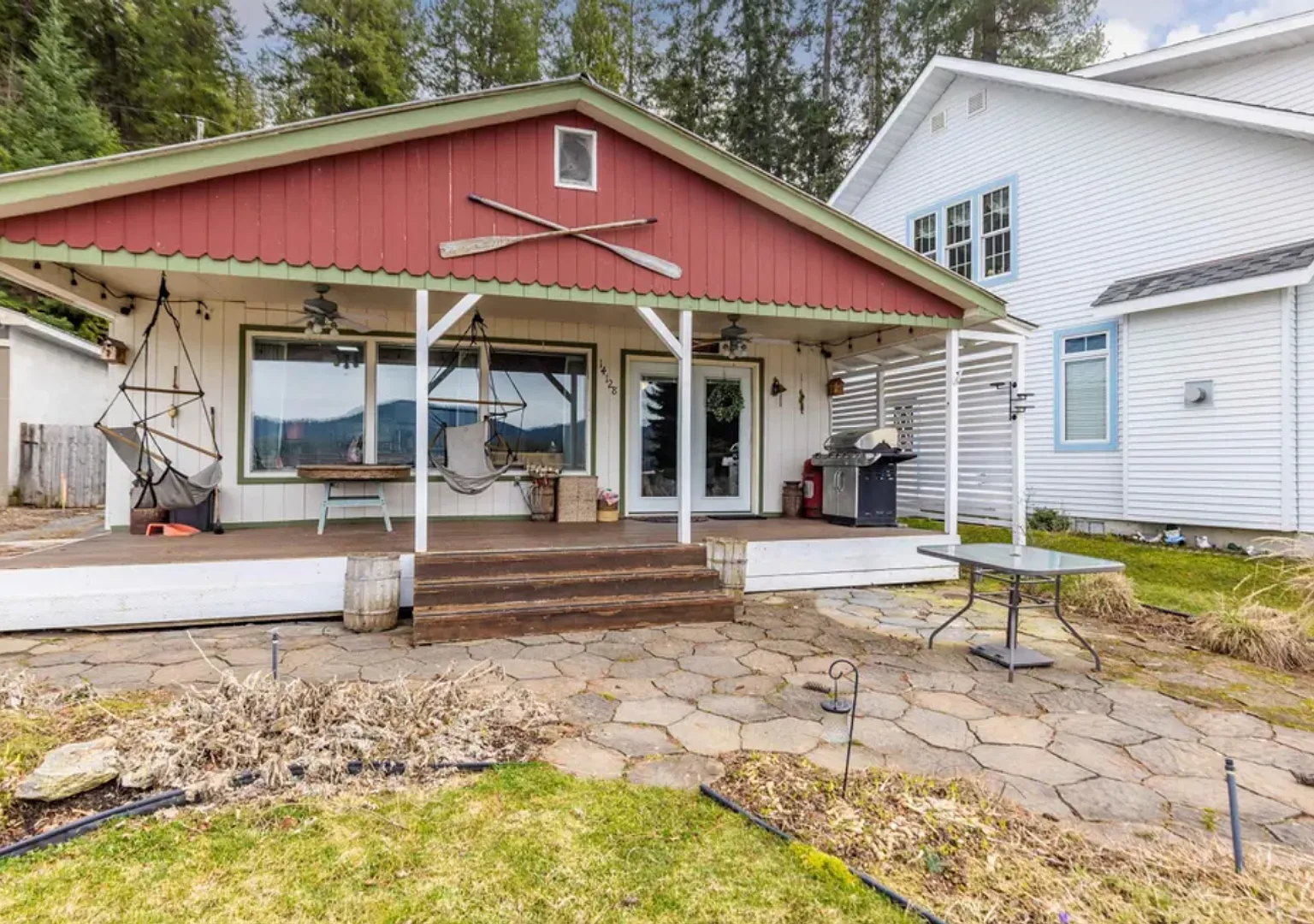 3 Bed 2 Bath Newman Lake Home on the water with beach, dock and boat slip — Photo 1