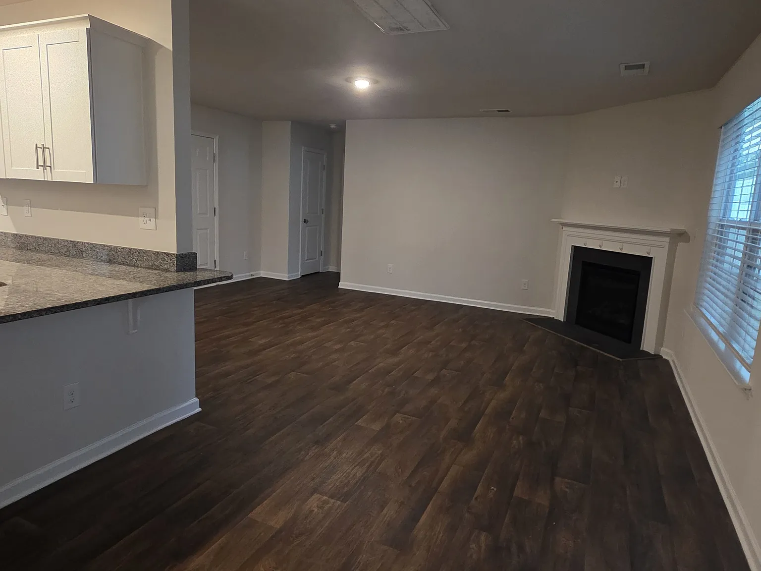 5 bed, 2528 sqft, $2,795 — Photo 3