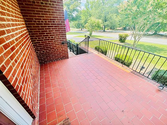 Sip on your cup of Joe on this Charming brick front porch overlooking Monument Ave!