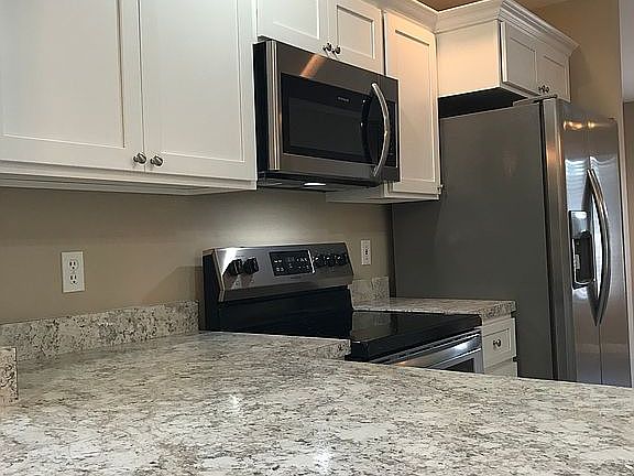 3rd image of 423 Goebel Dr