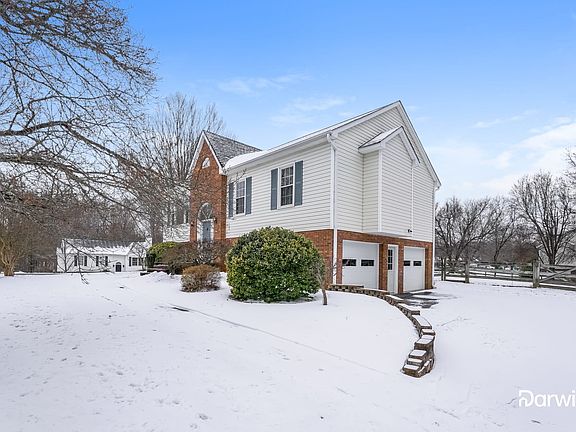 2nd image of 100 Crestway Ct