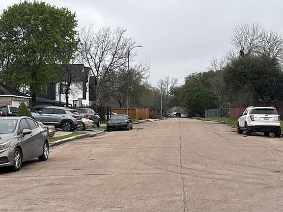 4th image of 5414 Hirondel St