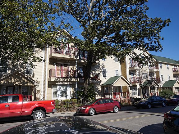 2nd image of 1624 Queen Anne Way