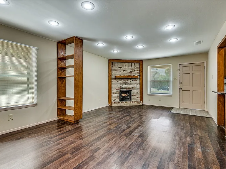 110 Crandall Rd #112 — Photo 3