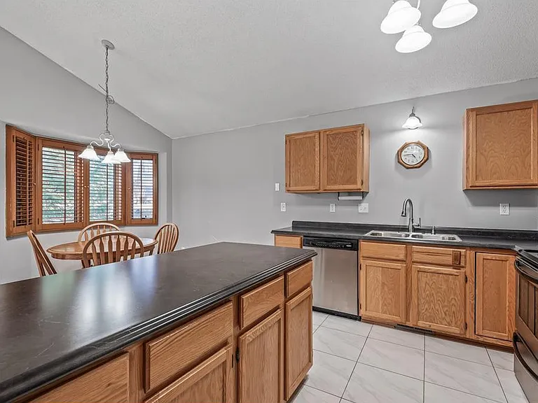 13504 Parkwood Dr — Photo 18