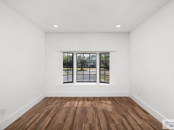 5th image of 2109 E Jackson Ave