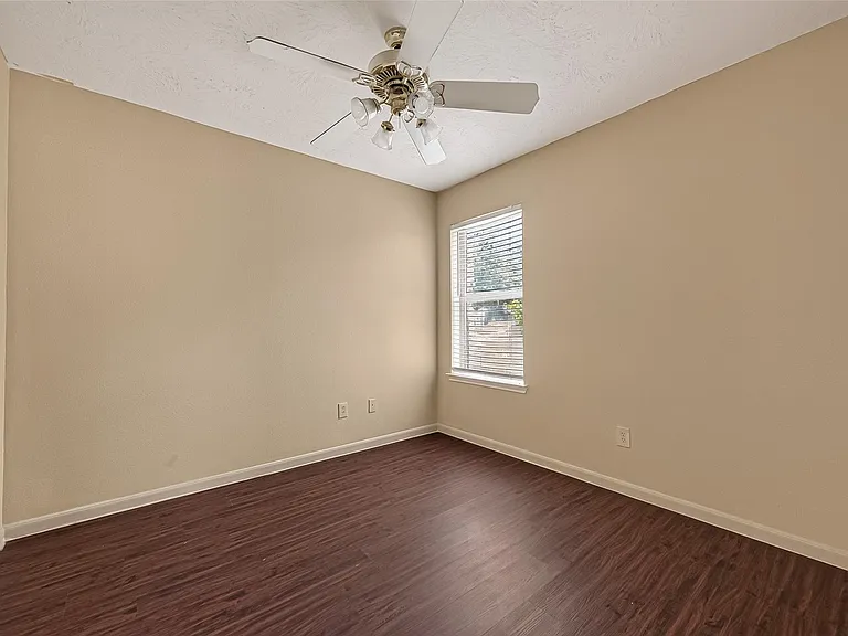 827 Royal George Ln — Photo 22