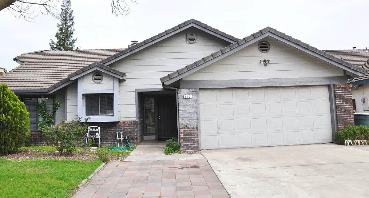 912 Mandana Ct photo 1