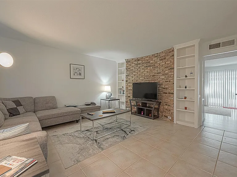 2201 Fountain View Dr #9 — Photo 10