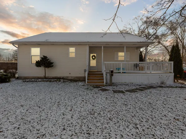 223 Cherry St, Vassar, MI 48768