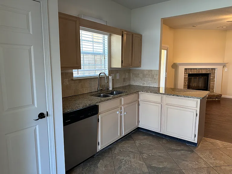 220 Parkwood Cir — Photo 11
