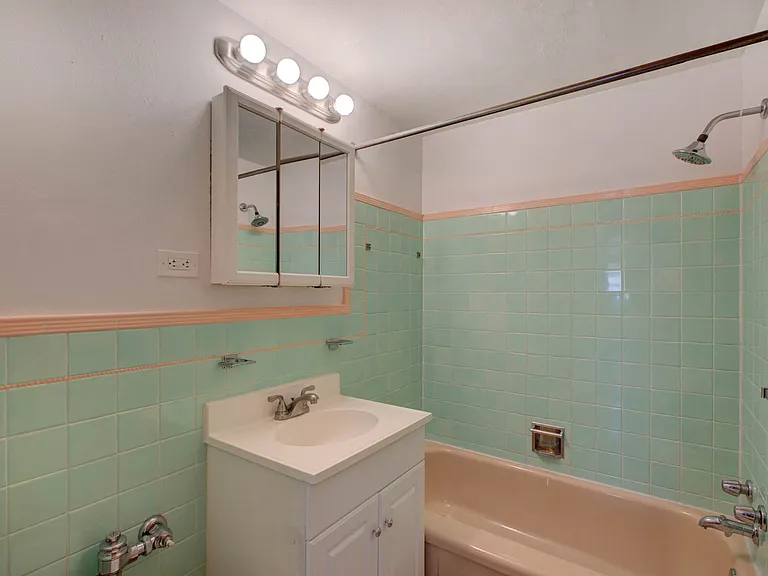 1200 Saint Paul St — Photo 22